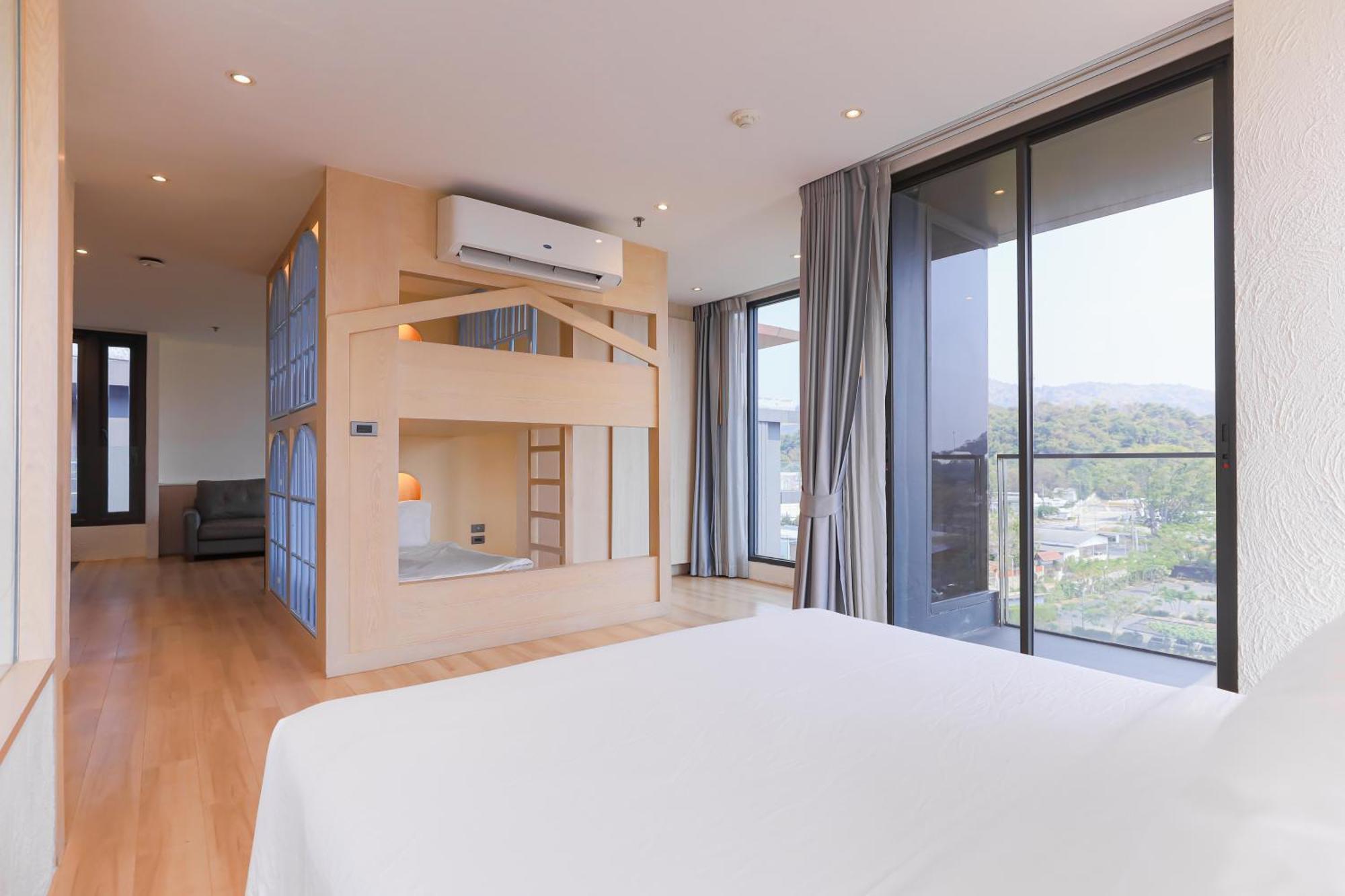 Balcony Seaside Sriracha Hotel & Serviced Apartments Si Racha Exteriör bild