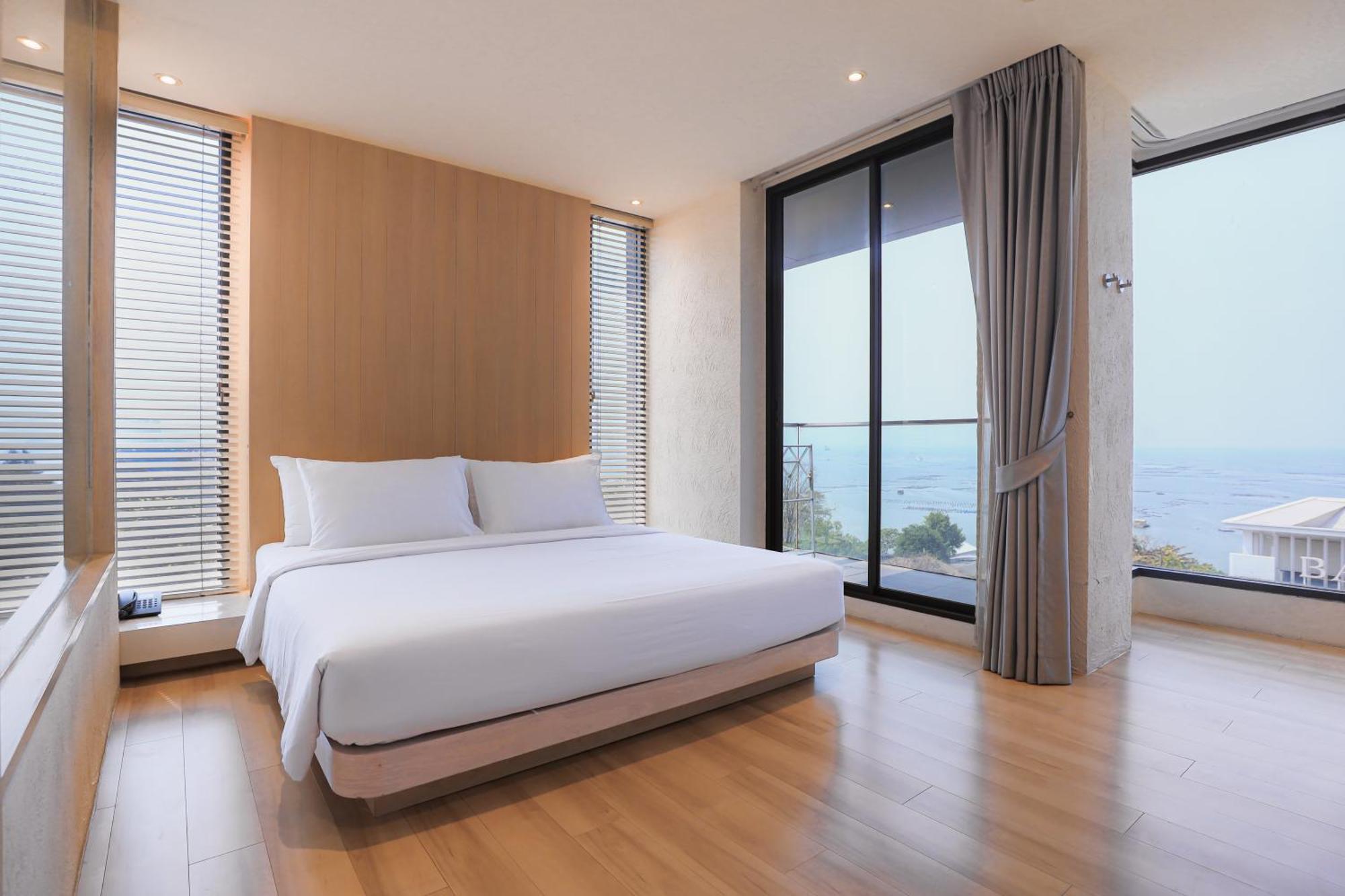 Balcony Seaside Sriracha Hotel & Serviced Apartments Si Racha Exteriör bild