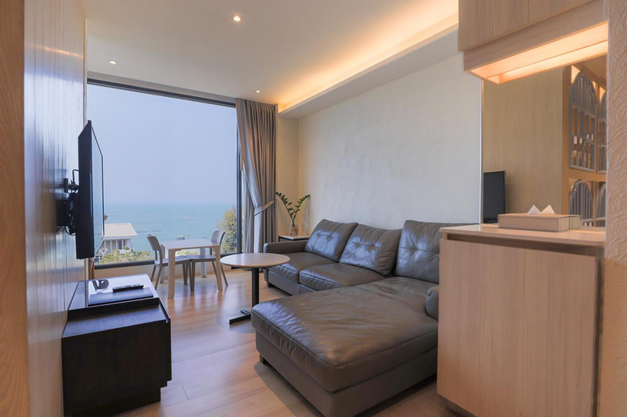 Balcony Seaside Sriracha Hotel & Serviced Apartments Si Racha Exteriör bild