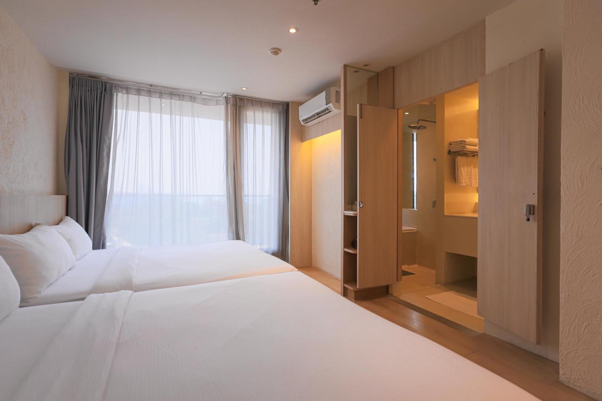 Balcony Seaside Sriracha Hotel & Serviced Apartments Si Racha Exteriör bild