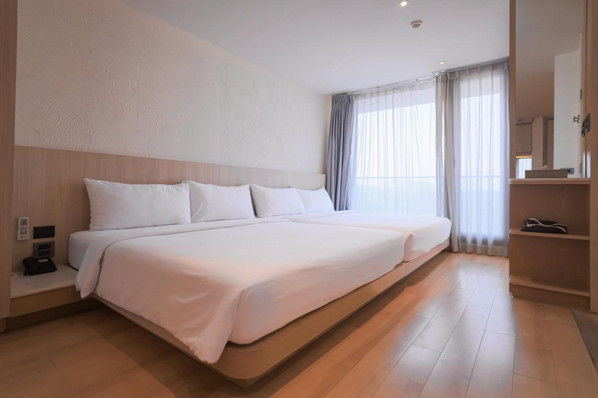 Balcony Seaside Sriracha Hotel & Serviced Apartments Si Racha Exteriör bild
